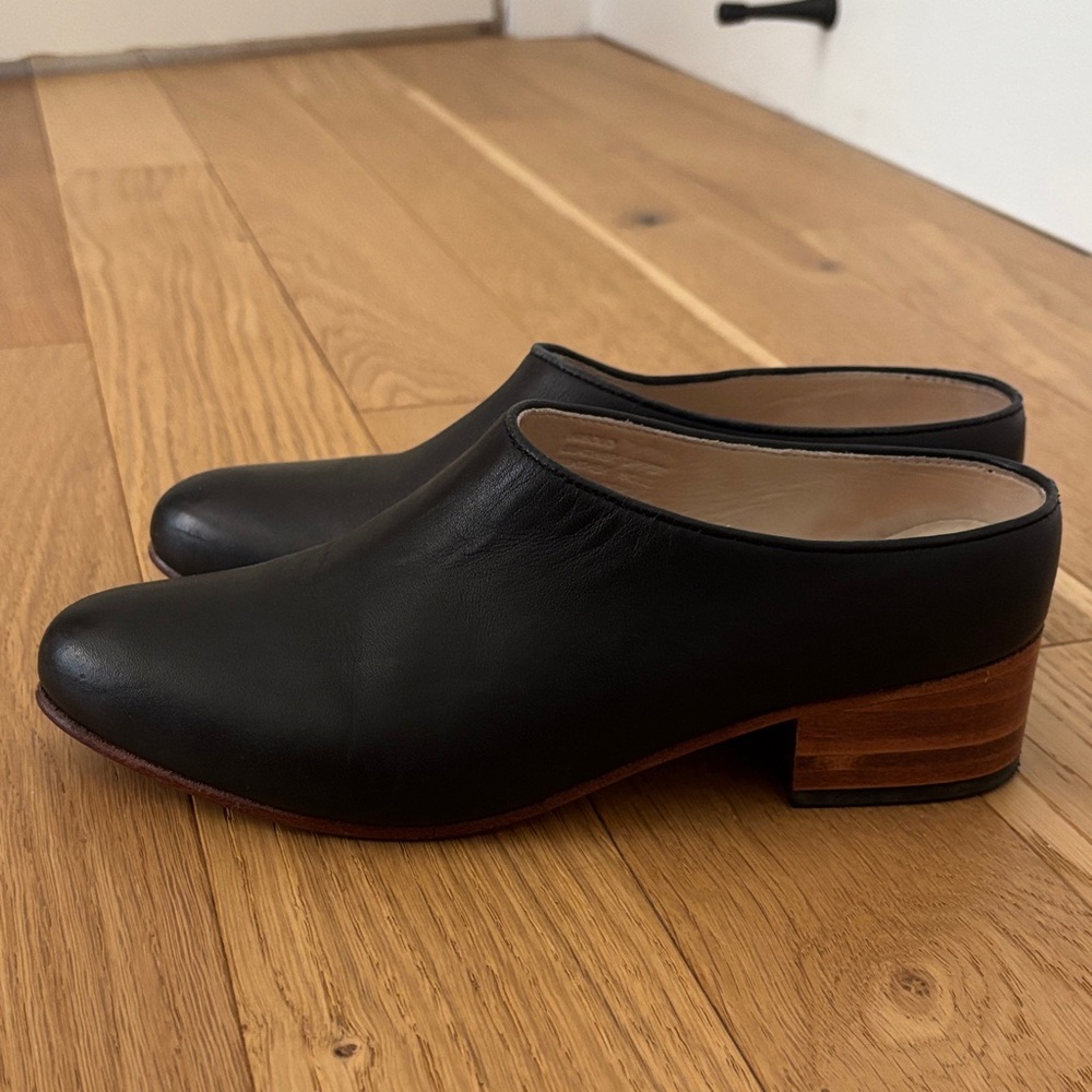 Nisolo Black Leather Clogs with Wooden Heel
